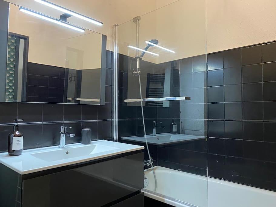 L'Augusteum Apartamento Nîmes Exterior foto